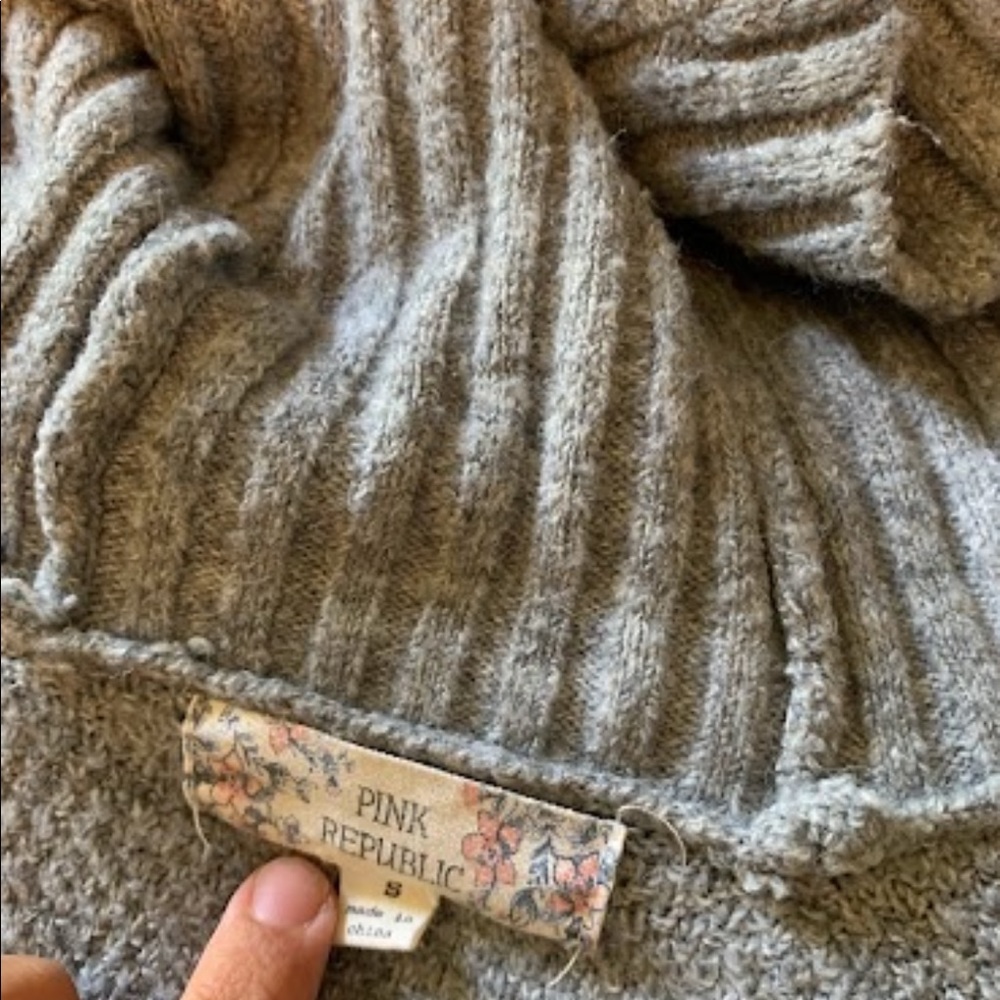 Turtle neck - Picture 2 of 2